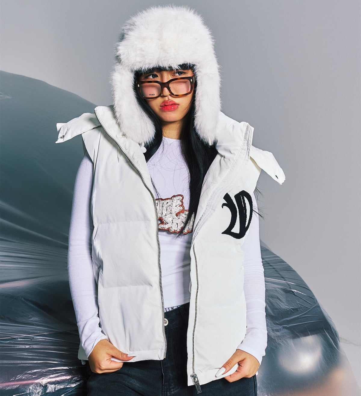 Towel-textured Embroidery Letter Shiny Detachable Hood Down Vest WN21010
