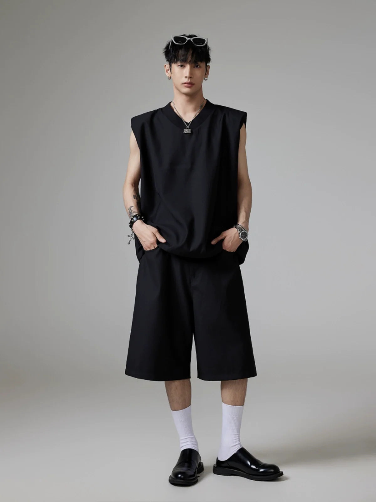 Thick Oversize Black V-Neck Vest WN13298